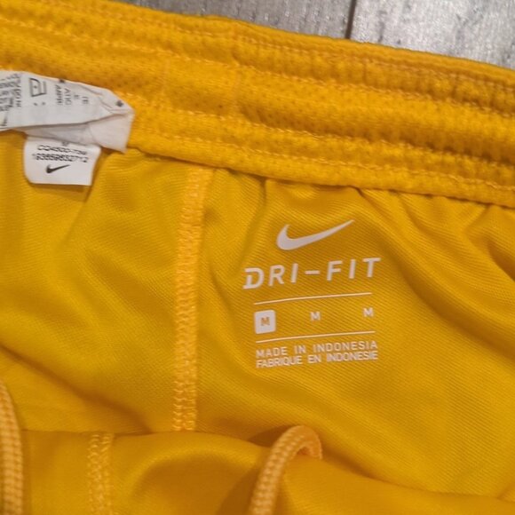 Women's Dry Fit Nike Yellow Soccer Shorts with Canada Emblem - Size M Like New - Picture 3 of 3